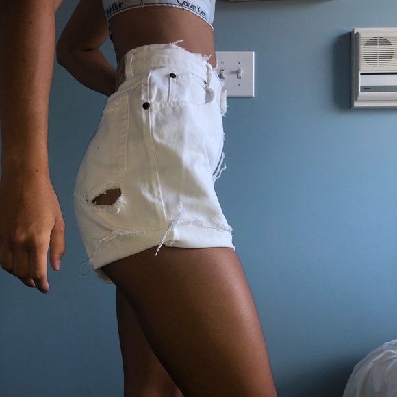 Vintage white denim shorts - Picture 2 of 5